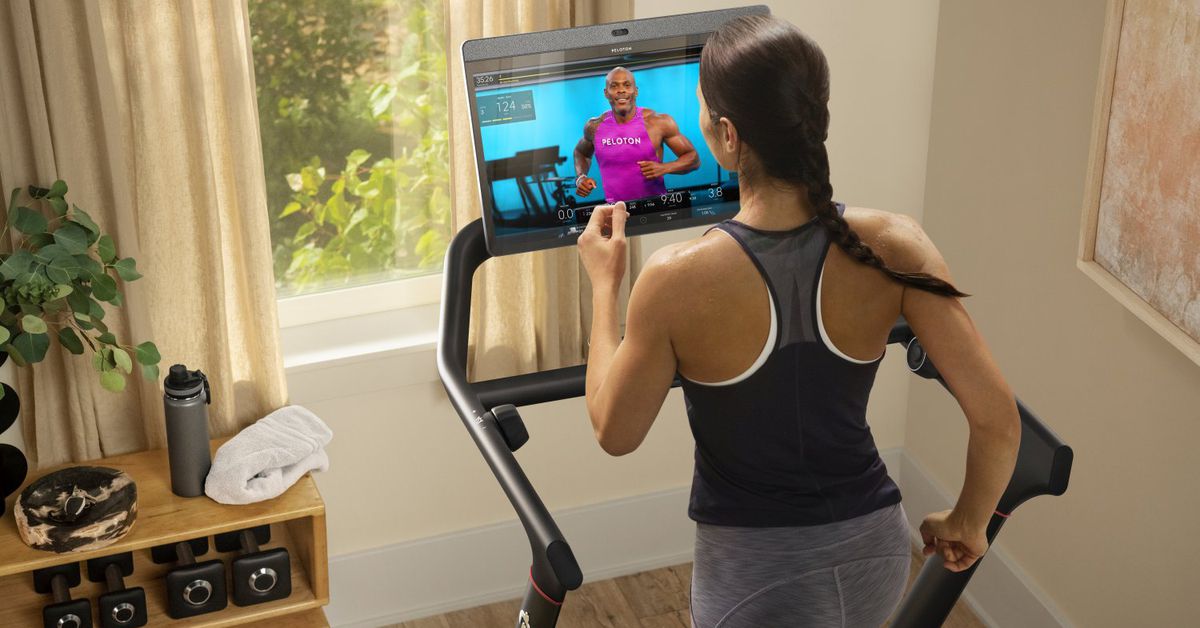 You are currently viewing Peloton will stop building treadmills and bikes in-house to reduce costs – The Verge