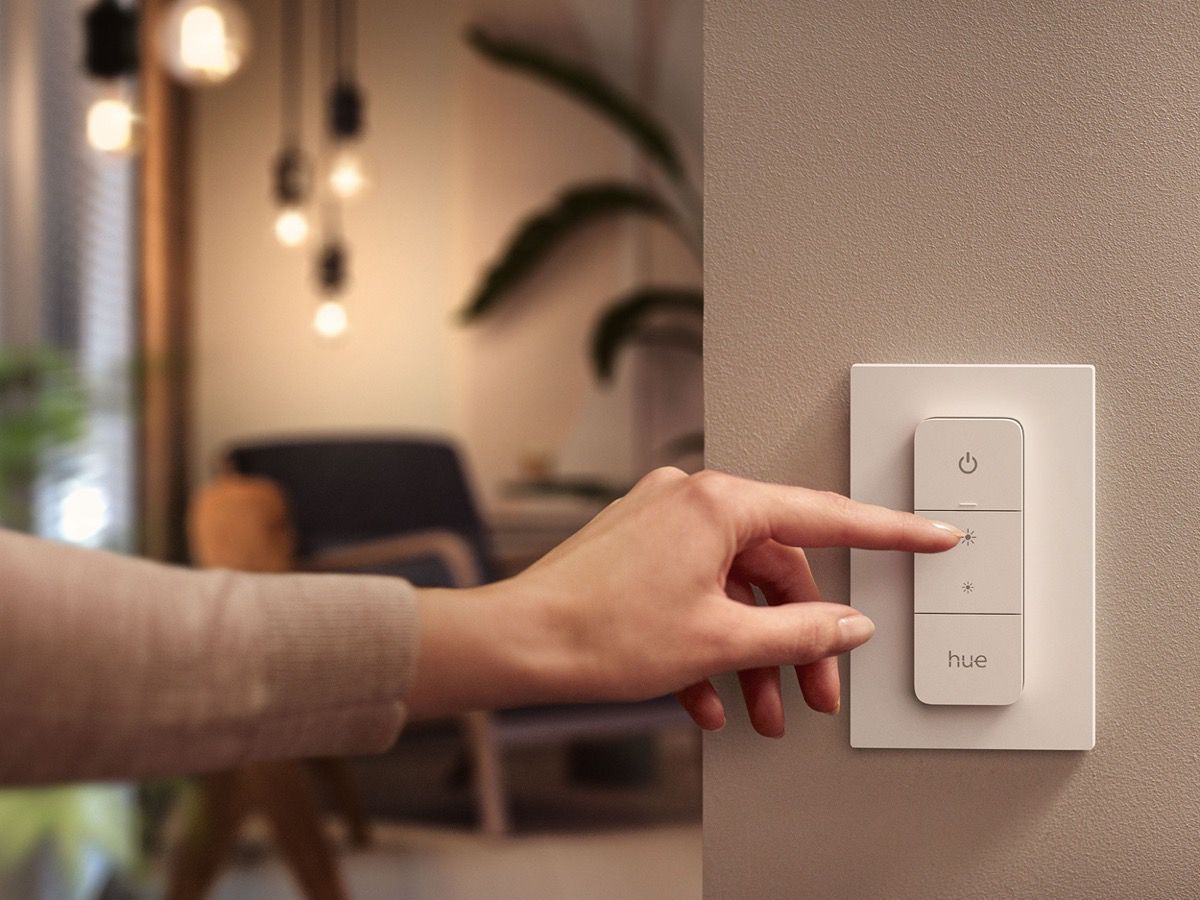 New_Philips_Hue_dimmer_switch_lifestyle_