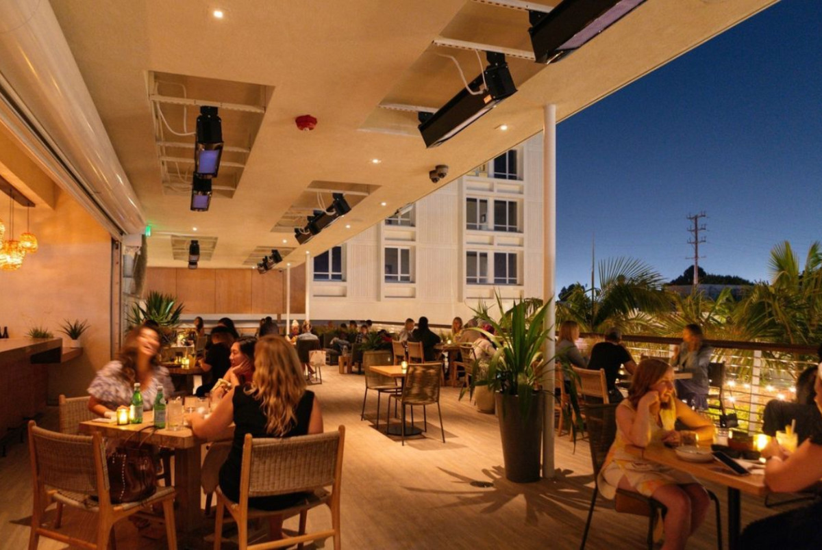 An outdoor dining area at Hotel June’s Caravan Swim Club.
