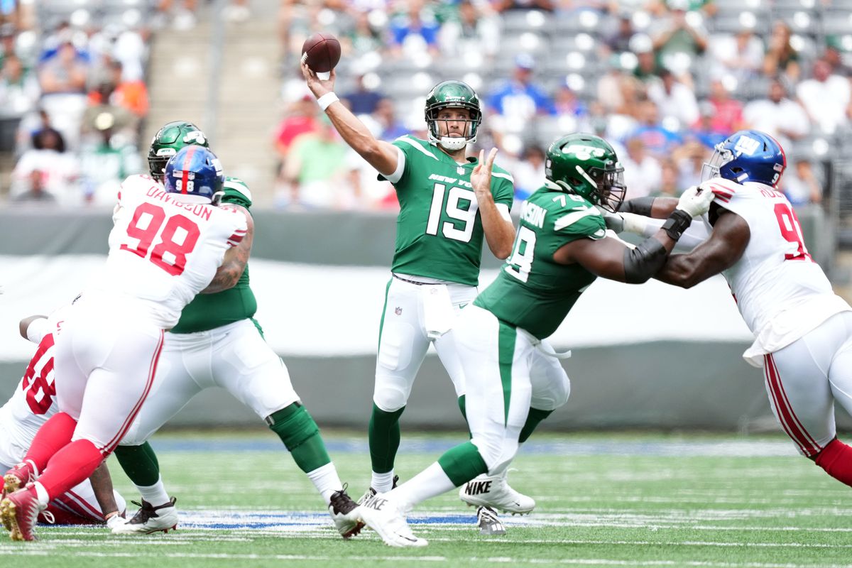 New York Jets quarterback Joe Flacco (19) throws against the New York Giants in a preseason game at MetLife Stadium