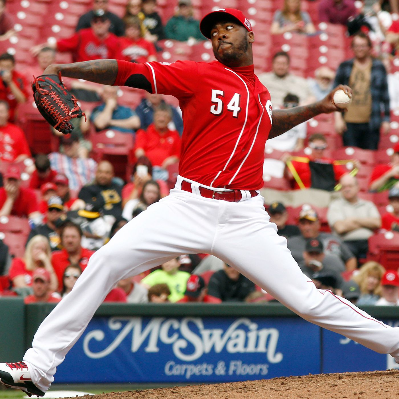 Cincinnati Reds closer Aroldis Chapman day-to-day with sore shoulder -  Sports Illustrated