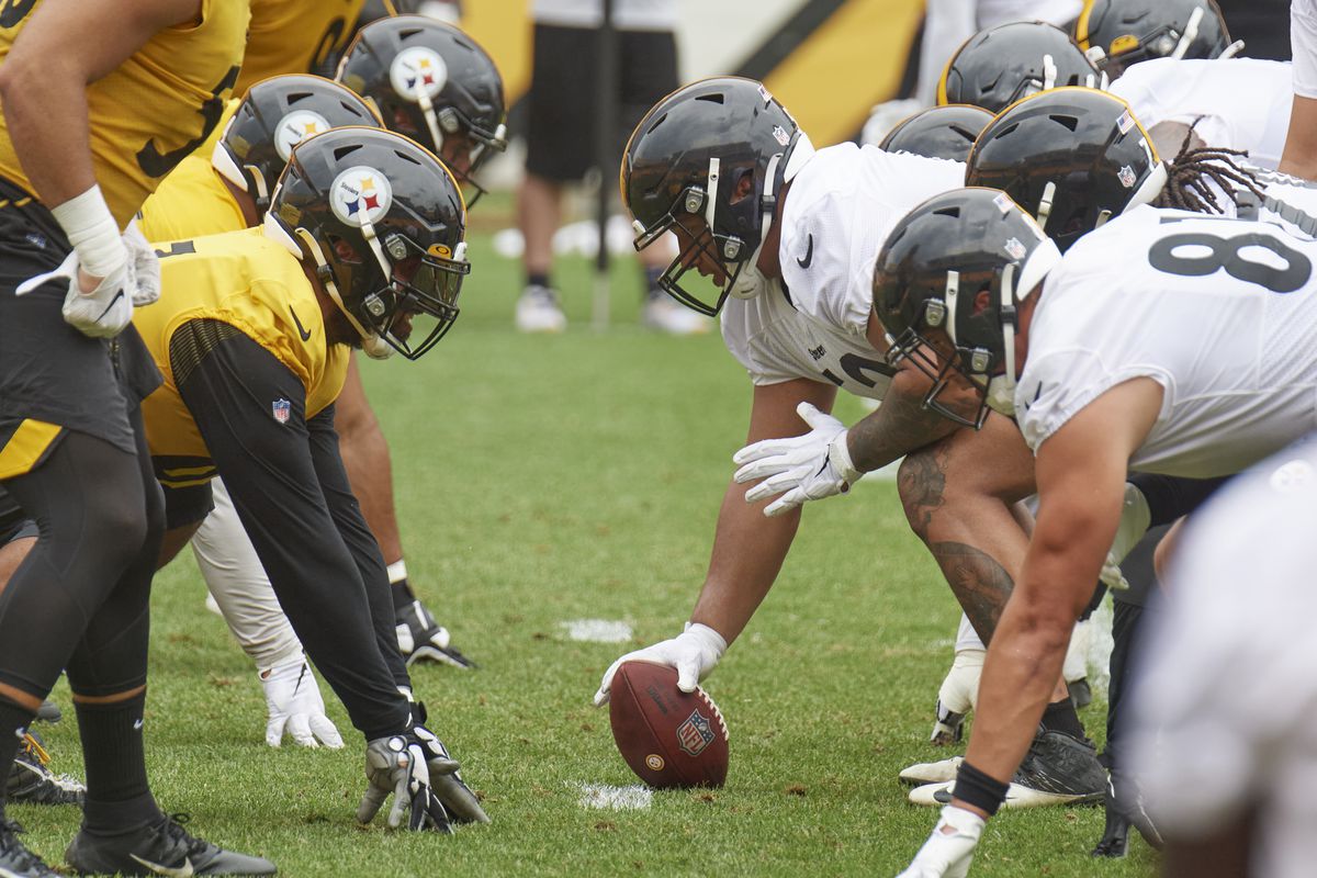 Pittsburgh Steelers guard Kendrick Green (53) prepares to snap the ball during Pittsburgh Steelers training camp on August 7, 2021 at Heinz Field In Pittsburgh, PA.