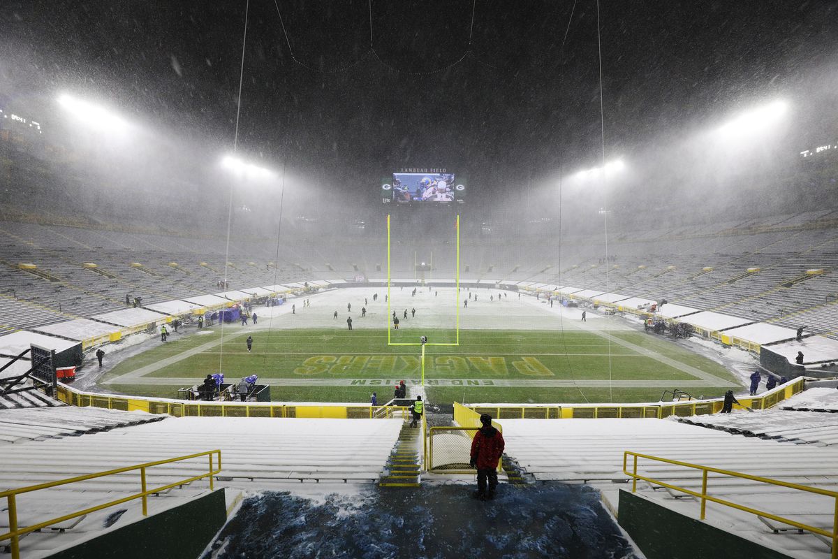 Snow falls during warmups between the Green Bay Packers and the Tennessee Titans at Lambeau Field on December 27, 2020 in Green Bay, Wisconsin.