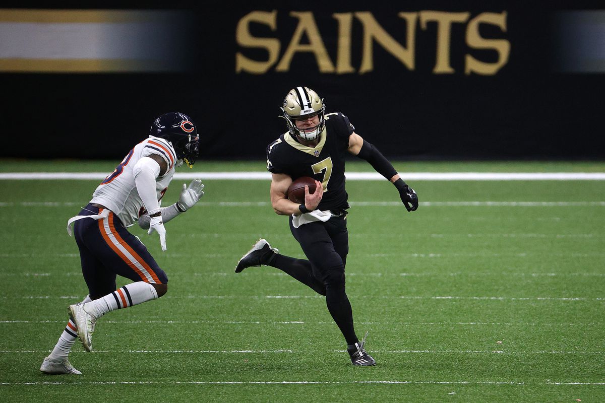 Taysom Hill #7 of the New Orleans Saints runs with the ball against Tashaun Gipson #38 of the Chicago Bears during the first quarter in the NFC Wild Card Playoff game at Mercedes Benz Superdome on January 10, 2021 in New Orleans, Louisiana.