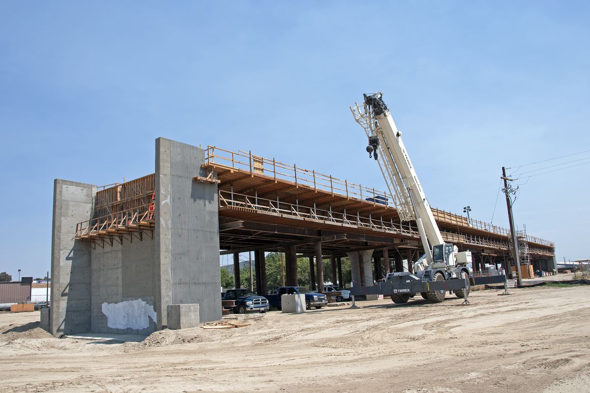 Construction of the Muscat Avenue Viaduct seen west of State Route 99 in Fresno, California. 
