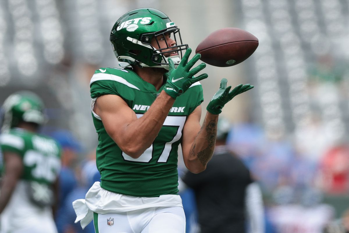 New York Jets tight end C.J. Uzomah (87) catches the ball before the game against the New York Giants at MetLife Stadium.&nbsp;