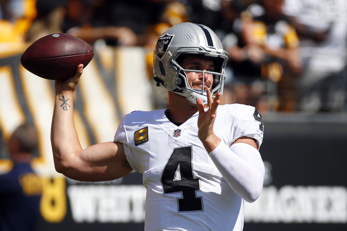 Quarterback Derek Carr of the Las Vegas Raiders warms up before the game against the Pittsburgh Steelers at Heinz Field on September 19, 2021 in Pittsburgh, Pennsylvania.