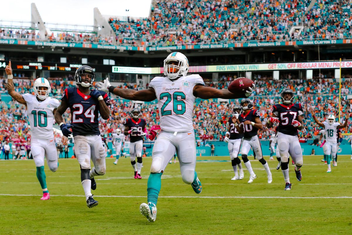 Former Dolphins' RB Lamar Miller celebrates after scoring against his new team for 2016, the Houston Texans