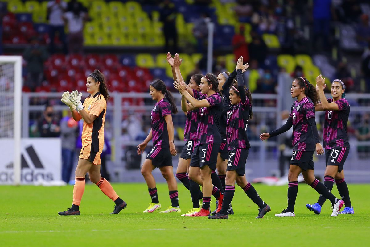 Players of Mexico celebrate during the women’s international friendly between Mexico and Colombia at Azteca Stadium on September 21, 2021 in Mexico City, Mexico.