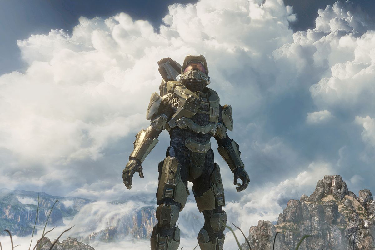 Master Chief looking at the sky in Halo 4