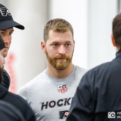 Flyers Skate Zone, NJ: Claude Giroux address teammates about Vo2 max results.
