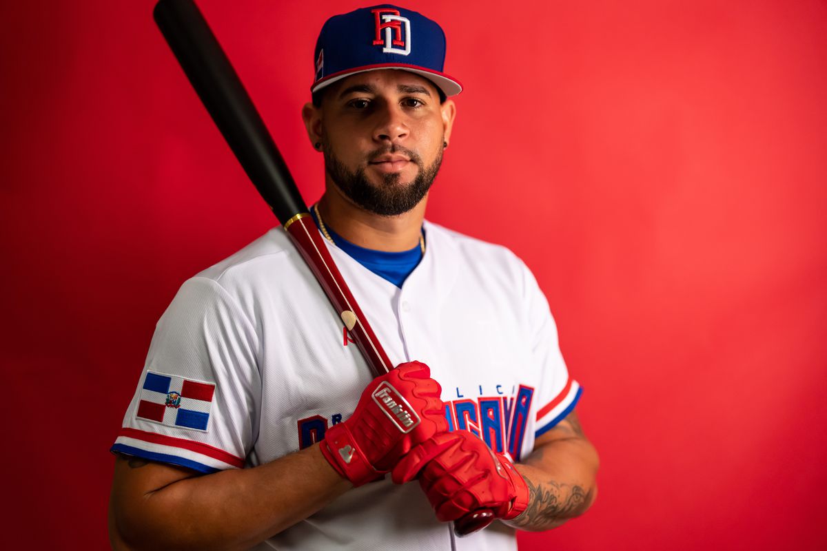 Gary Sánchez with a bat on his shoulder, posing at WBC media day