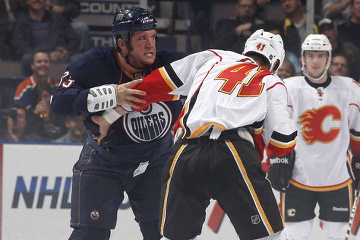 Steve MacIntyre ends Raitis Ivanans NHL career with 1 punch