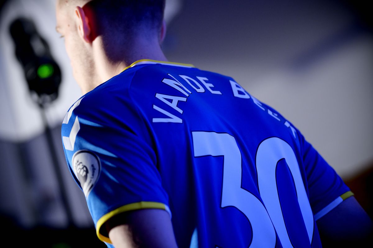Everton Unveil New Loan Signing Donny van de Beek