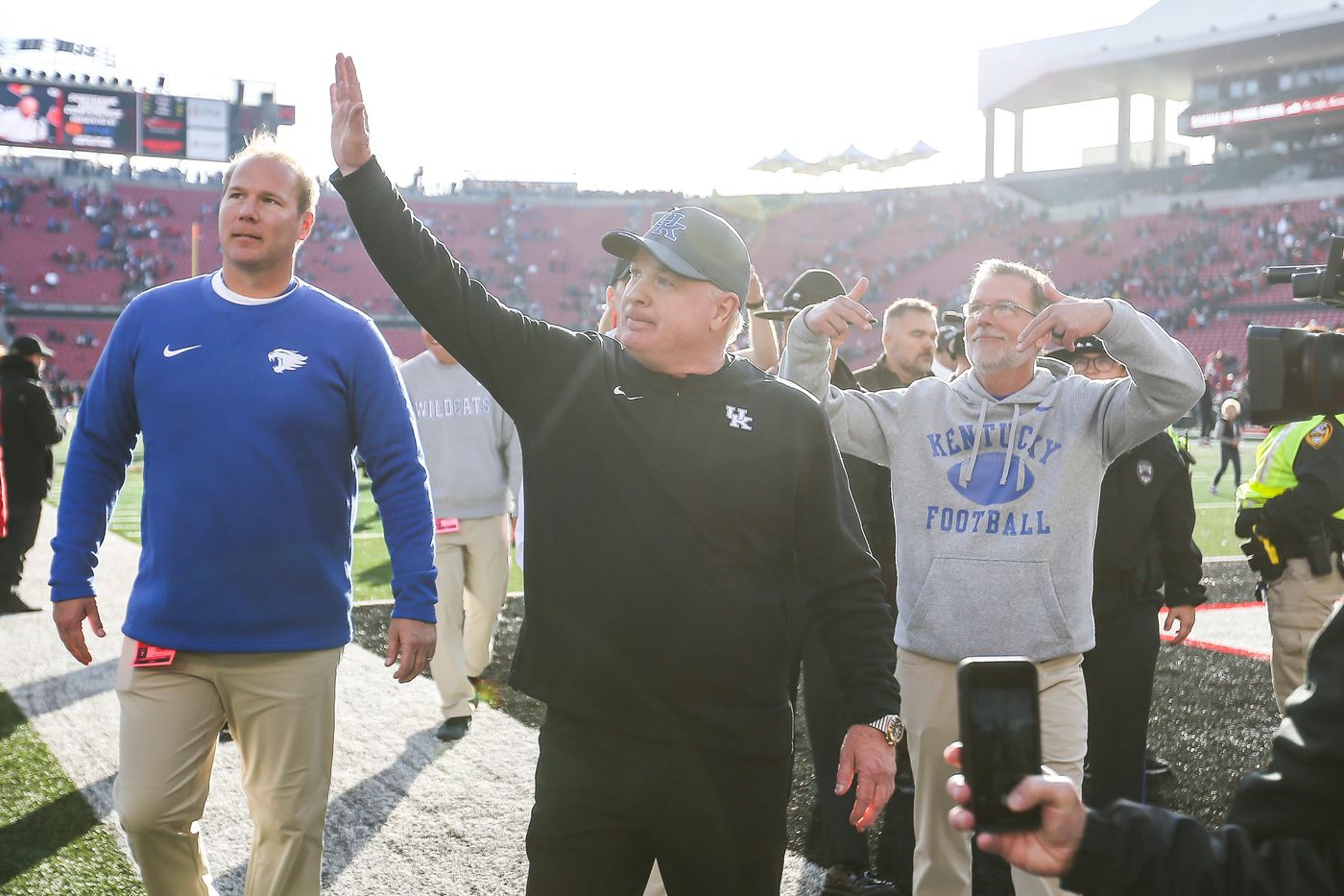 Kentucky recruits react to Mark Stoops staying with the Wildcats