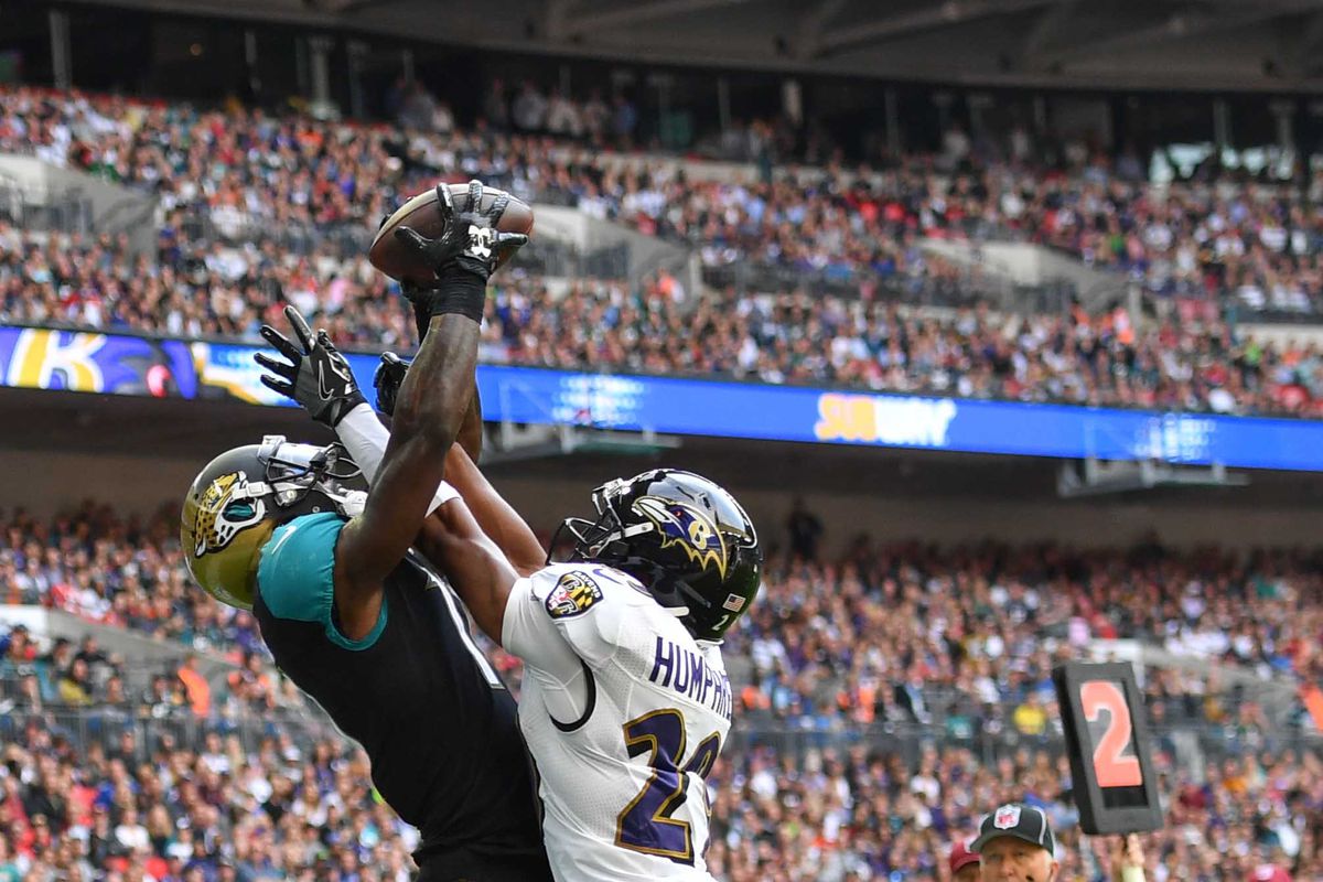 Jacksonville Jaguars WR Marqise Lee catches a pass against the Baltimore Ravens