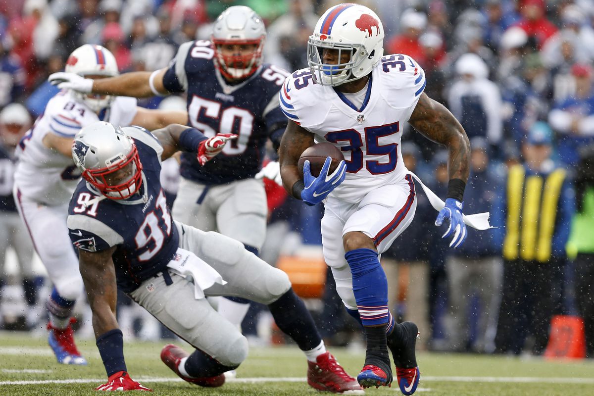 Mike Gillislee carries against the Patriots