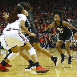 The UConn Huskies take on the Louisville Cardinals in a women’s college basketball game at the KFC Yum! Center on January 31, 2019.