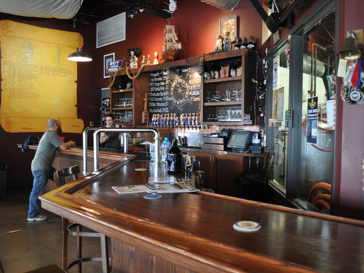 The bar at Dry Dock Brewing Co - South Dock