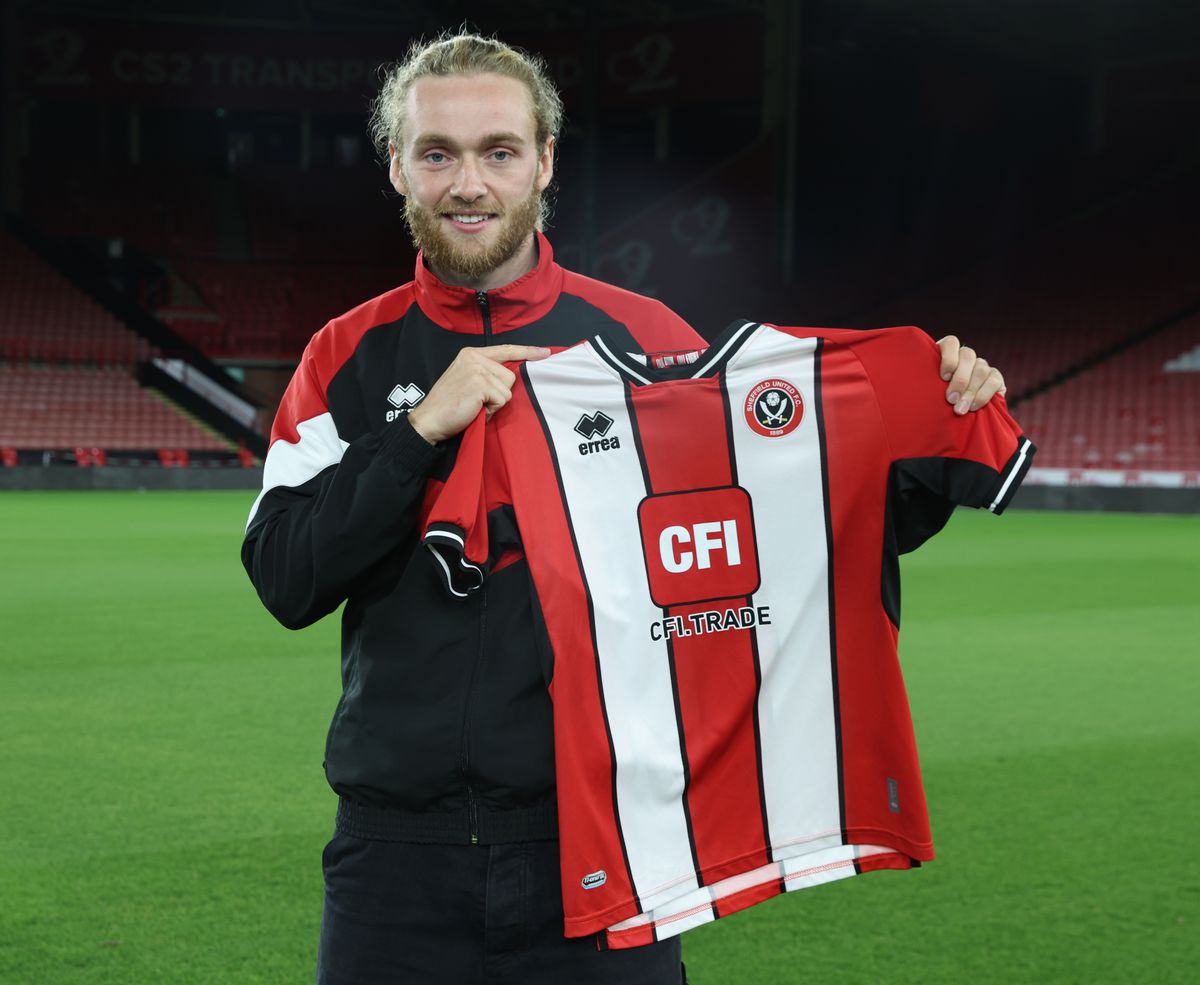 Sheffield United Unveil New Signing Tom Davies