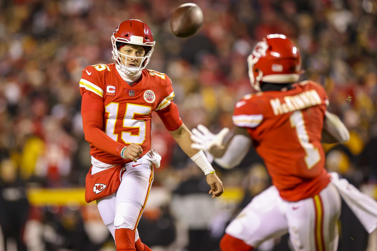 Patrick Mahomes #15 of the Kansas City Chiefs throws a completed pass to Jerick McKinnon #1 of the Kansas City Chiefs in the first quarter against the Pittsburgh Steelers during the AFC Wild Card Playoff game at Arrowhead Stadium on January 16, 2022 in Kansas City, Missouri.