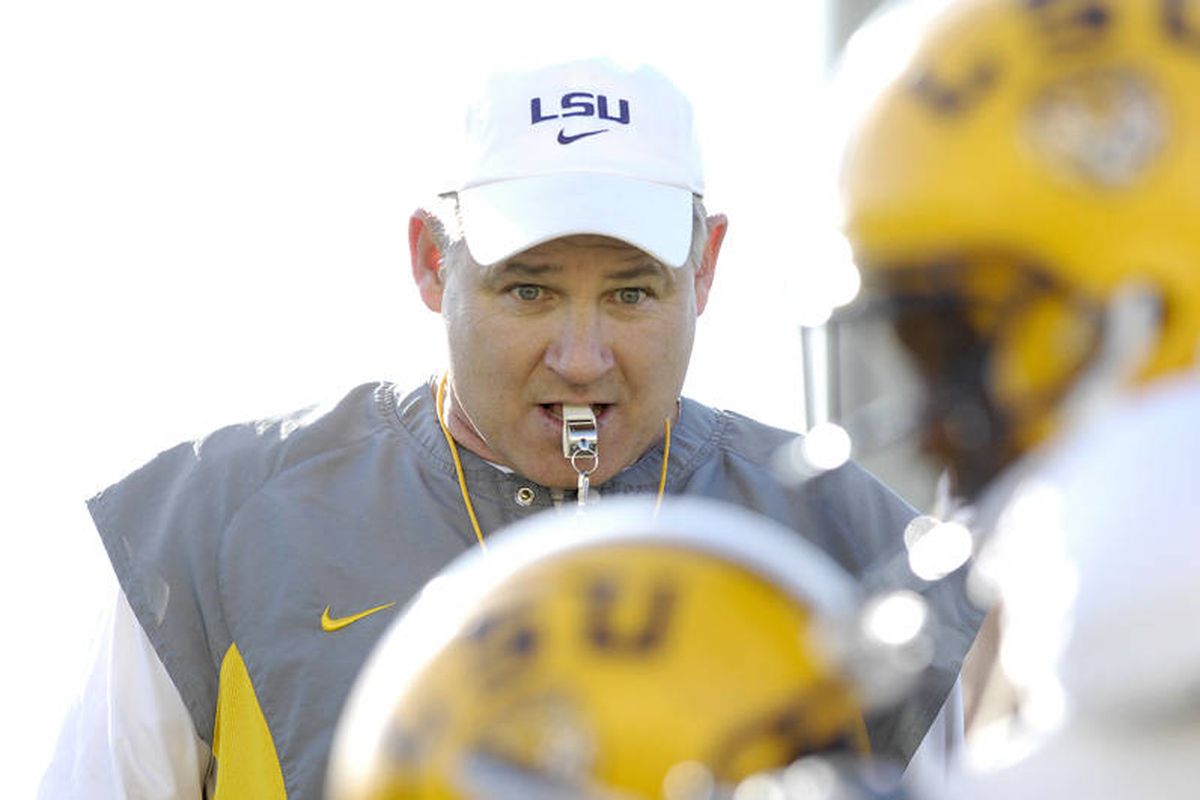 Les Miles at spring practice, more great photos at <a href="http://www.lsusports.net/PhotoAlbum.dbml?DB_LANG=C&DB_OEM_ID=5200&PALBID=362429">LSUSports.net</a>