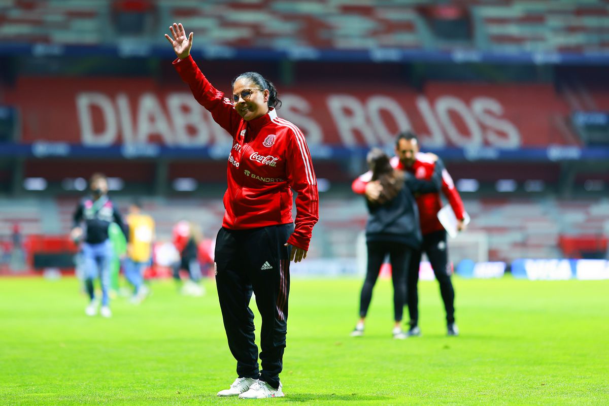 &nbsp;Monica Vergara, head coach of Mexico gestures during the Concacaf W Qualifier match between Mexico and Puerto Rico at Nemesio Diez Stadium on April 12, 2022 in Toluca, Mexico.