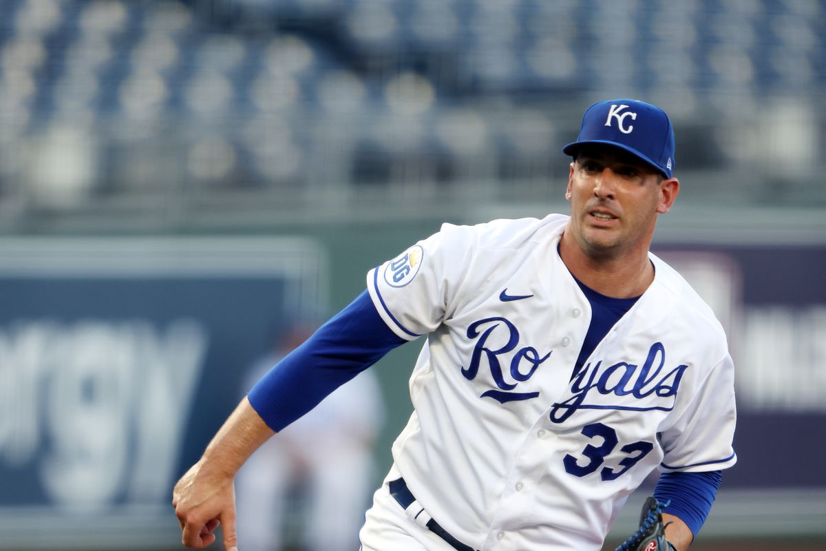Starting pitcher Matt Harvey #33 of the Kansas City Royals pitches during the 1st inning of game two of a doubleheader against the Cincinnati Reds at Kauffman Stadium on August 19, 2020 in Kansas City, Missouri.