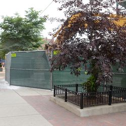 4:50 p.m. Work fence being extended into the alley entrance, along Sheffield - 