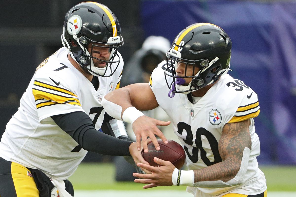 Quarterback Ben Roethlisberger #7 of the Pittsburgh Steelers hands-off to running back James Conner #30 against the Baltimore Ravens at M&amp;T Bank Stadium on November 01, 2020 in Baltimore, Maryland.