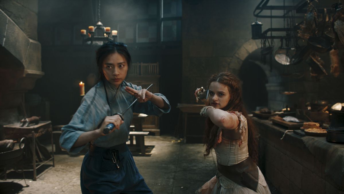 linh and the princess stand side-by-side, wielding swords