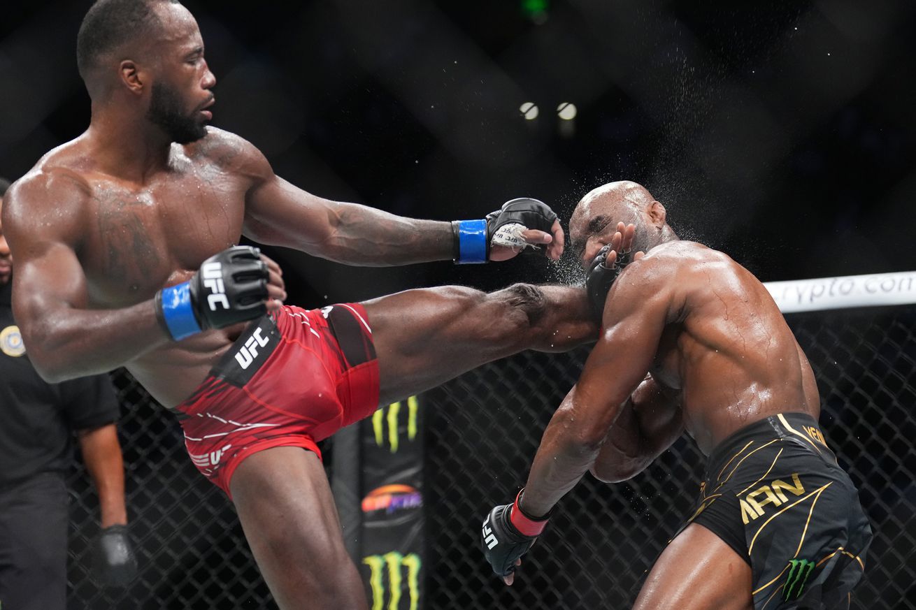Leon Edwards head kicks Kamaru Usman at UFC 278. 