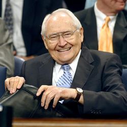 Elder L. Tom Perry smiles on the stand prior to his speech at a BYU devotional in 2007.