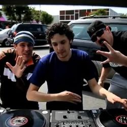 <a href="http://eater.com/archives/2011/06/14/watch-the-rap-video-whole-foods-parking-lot.php" rel="nofollow">Watch the Rap Video 'Whole Foods Parking Lot'</a><br />
