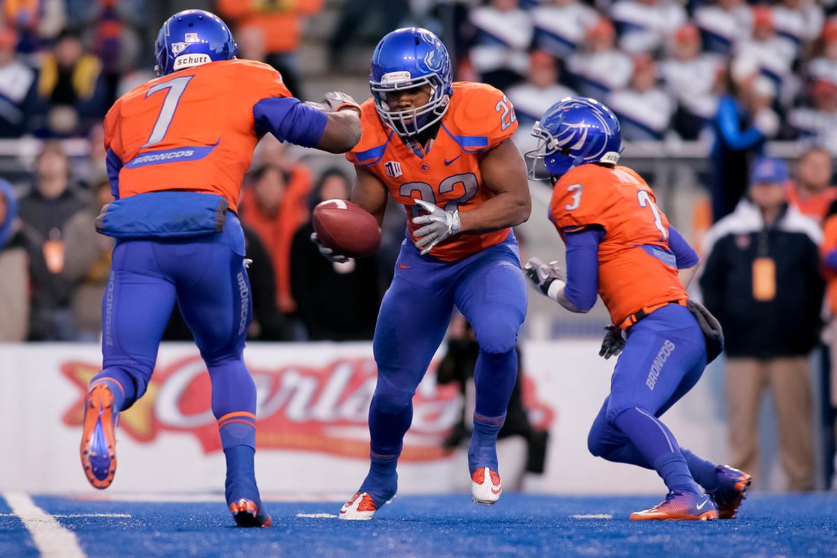 BOISE, ID - DECEMBER 03: Doug Martin #22 takes a handoff from Chris Potter #3 and then hands off again to D.J. Harper #7 of the Boise State Broncos at Bronco Stadium on December 3, 2011 in Boise, Idaho.  (Photo by Otto Kitsinger III/Getty Images)