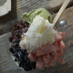 Shaved Ice by <a href="http://www.flickr.com/photos/h-bomb/5041795076/in/pool-29939462@N00/">h-bomb</a>