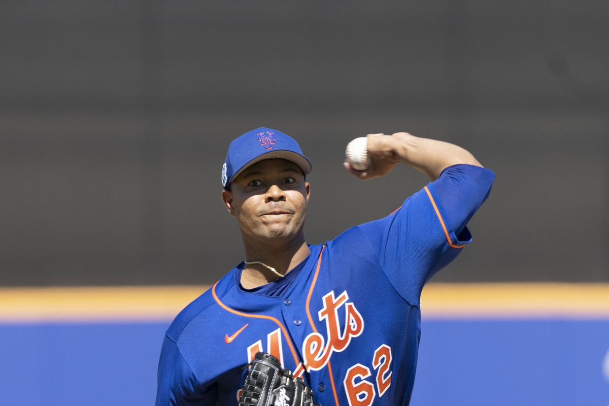 New York Mets pitcher Jose Quintana pitching during spring training game
