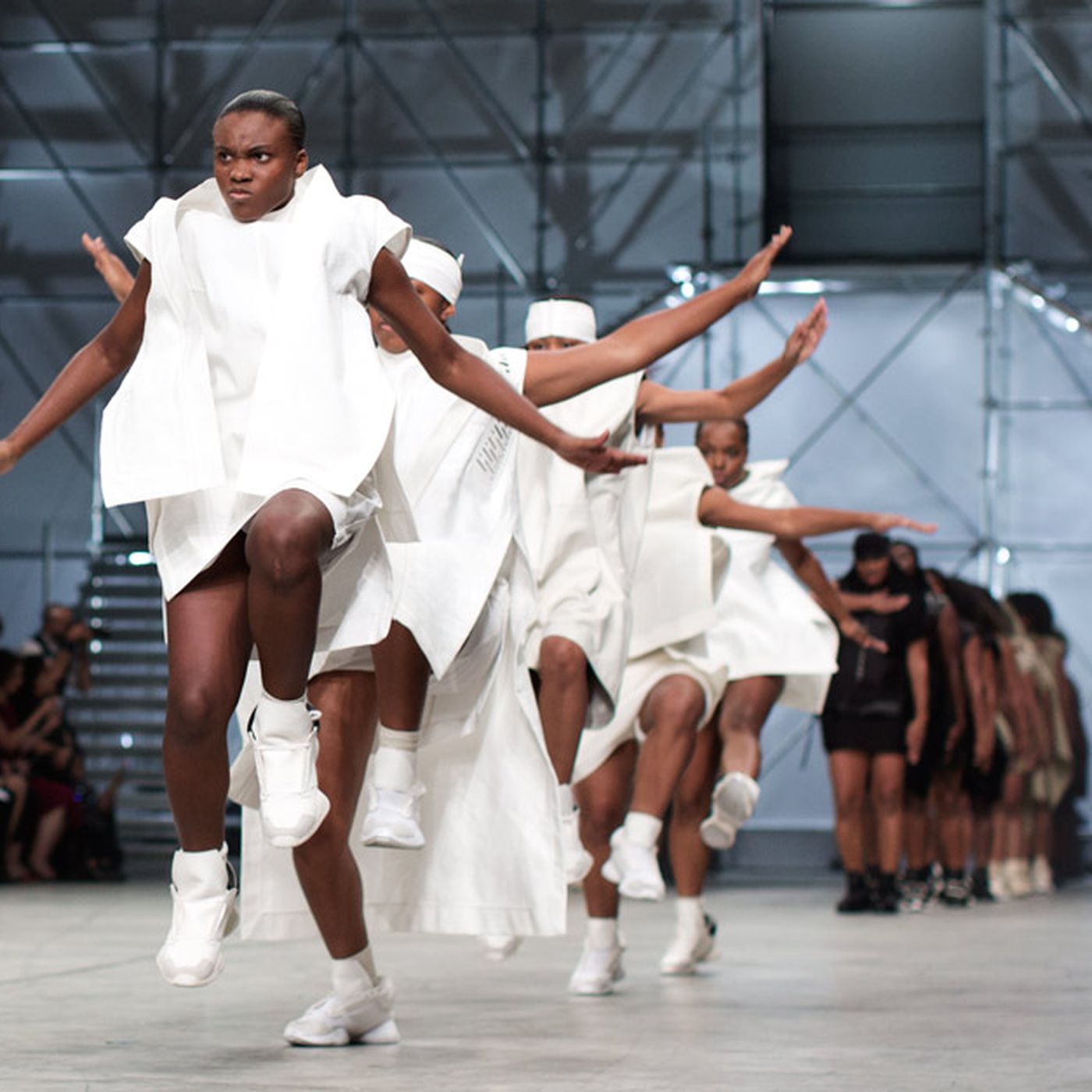 Opmuntring Fugtig protein Rick Owens' Incredible S/S 2014 Runway Showcases Stepping - Racked