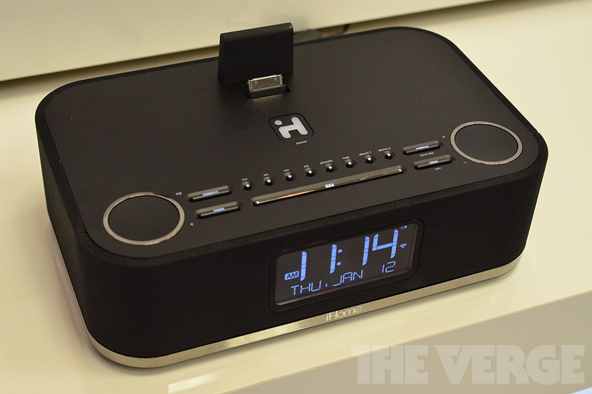 Gallery Photo: iHome iW4 AirPlay alarm clock hands-on photos