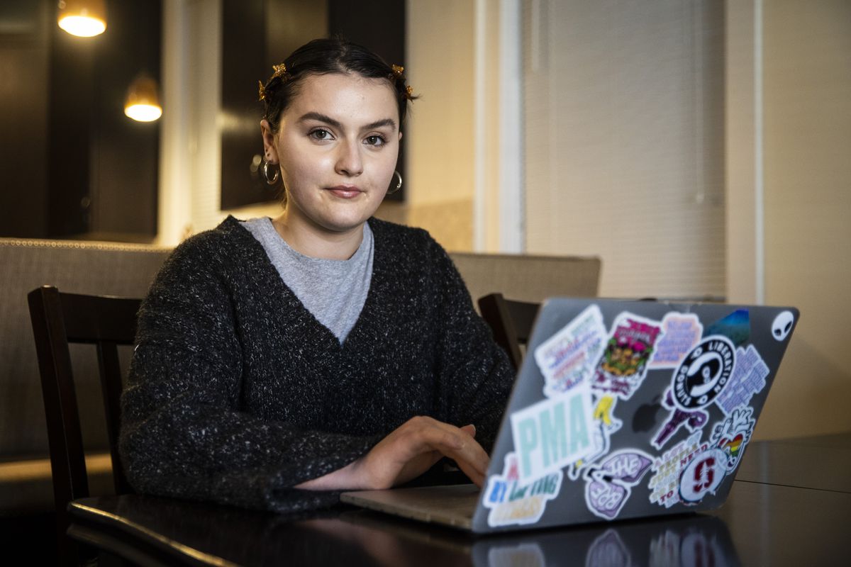 Sara Cawley, 16, a junior at Walter Payton College Preparatory High School, created a Google classroom for the school’s Positive Mental Health Association, a club she founded to allow students to talk about mental health. | Ashlee Rezin Garcia/Sun-Times