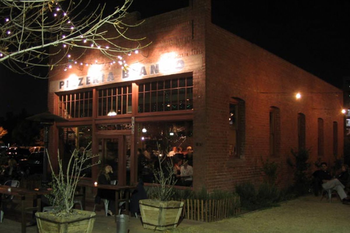 Phoenix: Pizzeria Bianco By Night 