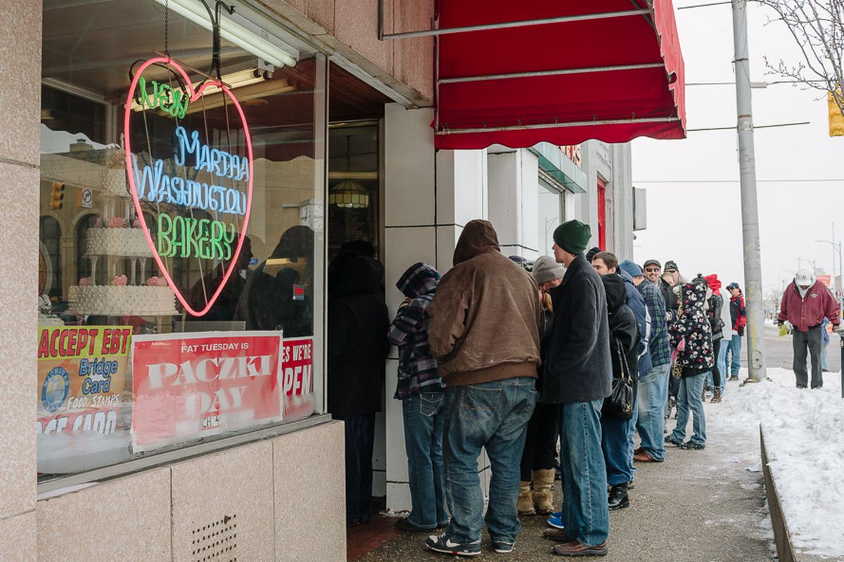 Customers line-up outside New Martha Washington Bakery on Paczki Day in 2014.
