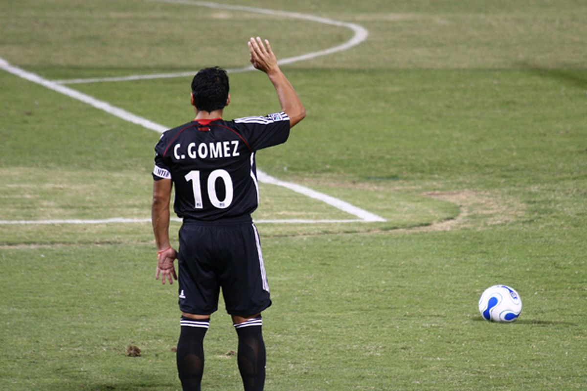 Gomez waves goodbye, via <a href="http://www.football-wallpapers.org/wp-content/christiangomez.jpg">www.football-wallpapers.org</a>