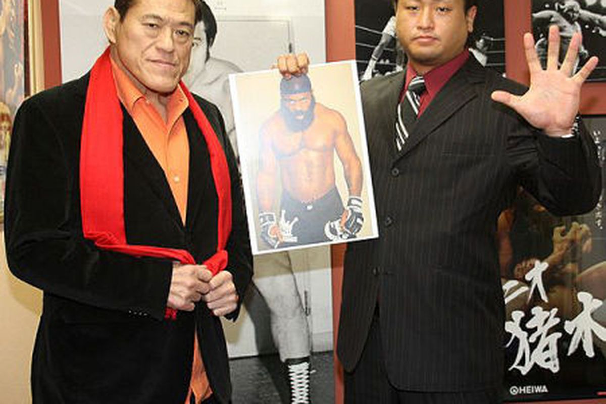 Antonio Inoki is brining Kimbo Slice to Japan -- <em>Image via <a href="http://sports.c.yimg.jp/news/20110118/spnavi/20110118-00000016-spnavi-fight-view-000.jpg">sportsnavi</a></em>