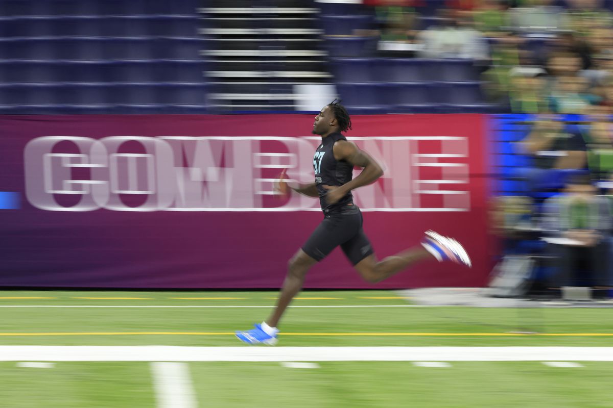 &nbsp;Smoke Monday #DB57 of the Auburn Tigers runs the 40 yard dash during the NFL Combine at Lucas Oil Stadium on March 06, 2022 in Indianapolis, Indiana.