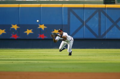 Andruw Jones dives for a ball
