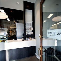 <a href="http://seattle.eater.com/archives/2012/05/15/crumble-and-flake-take-a-peek-inside.php">Seattle: <strong>Crumble and Flake</strong>: Take A Peek Inside</a> [S. Pratt]