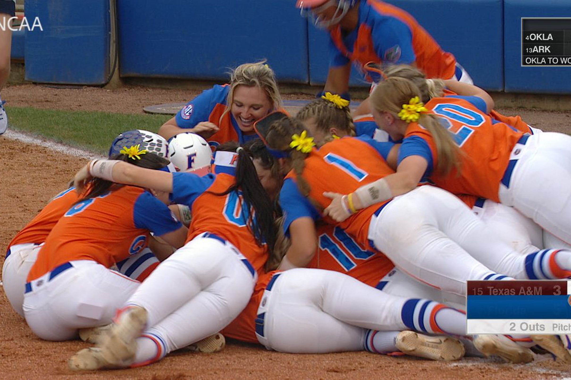 Florida hits walkoff homer to advance to Women’s College World Series