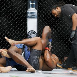 Daniel Cormier gets the submission at UFC 230.