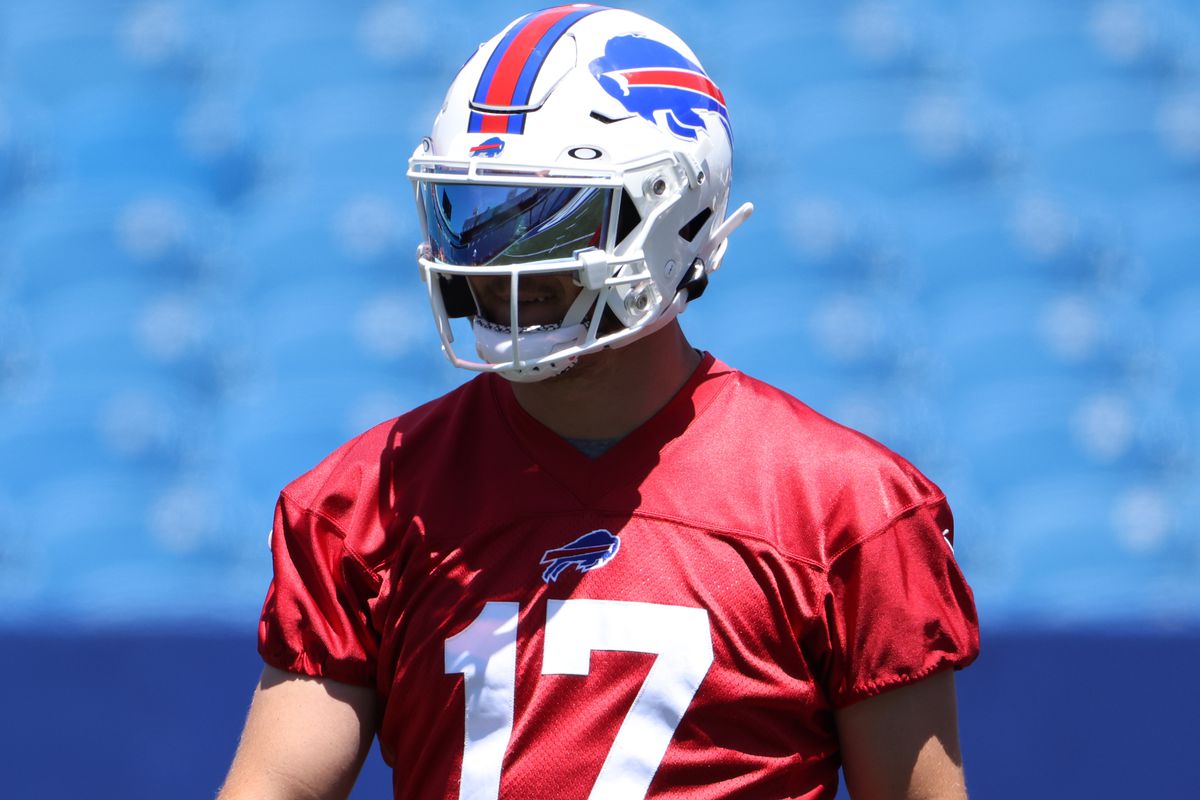 Josh Allen #17 of the Buffalo Bills during mandatory minicamp on June 16, 2021 in Orchard Park, New York.